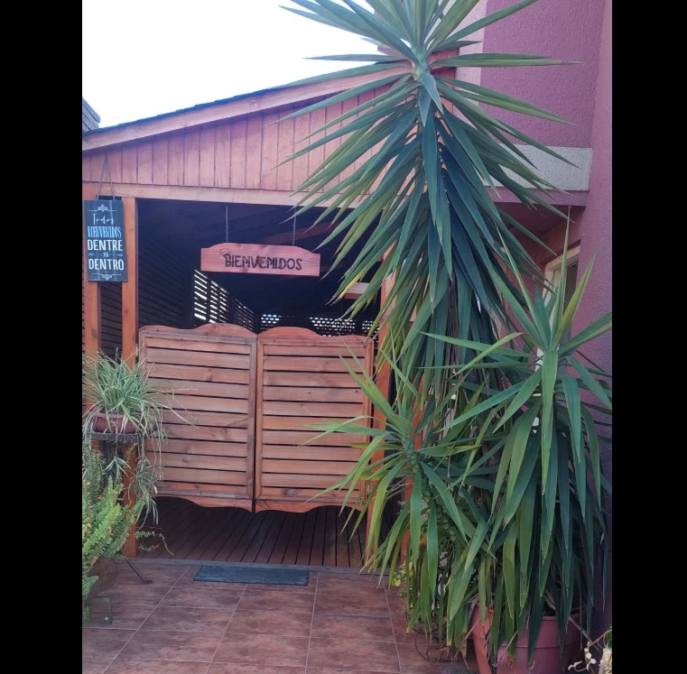 Entrada y terraza del restaurant